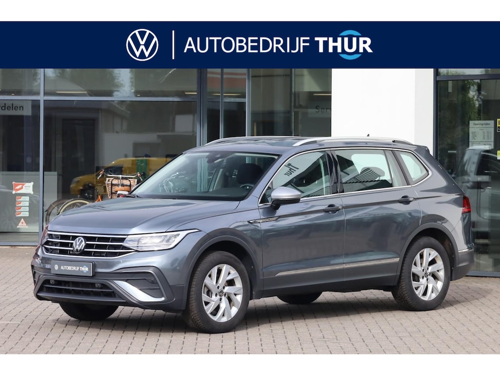 Volkswagen Tiguan Allspace 1.5 TSI Life 7p. 150PK / 110kW DSG, Elektrische achterklep, wegklapbare trekhaak, 7 zitplaatsen, vierseizoenen banden, verwarmbare voorstoelen, verwarmbaar multifunctioneel lederen stuurwiel, discover media, adaptieve cruise control (acc), lane assist, light assist, licht- en regensensor, 3-zone climatronic