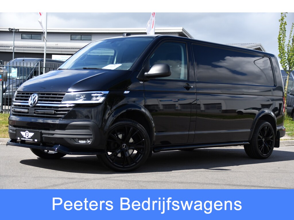 Volkswagen Transporter 2.0 TDI L2H1 30 Highline Black Edition Adaptieve Cruise, Camera, Carplay, 150pk, Trekhaak, Stoelverwarming, LED, Automaat, Standkachel, Sensoren, Uniek!