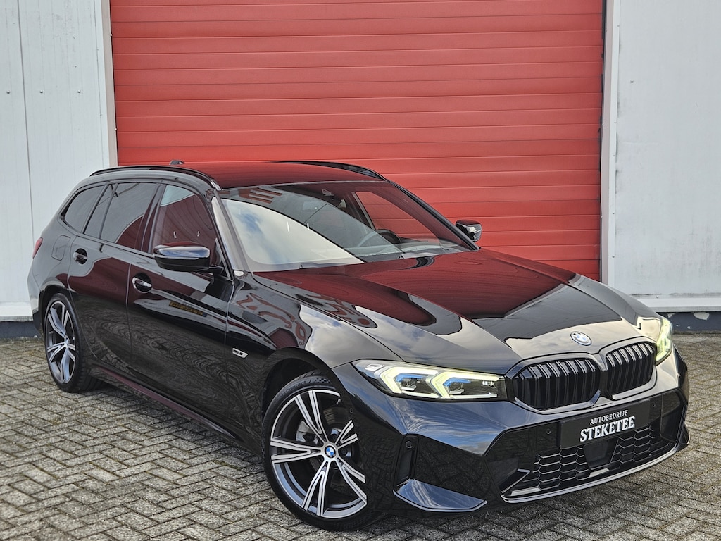 BMW 3-Serie Touring 330e M-Sport | Facelift | ACC | Camera | Rijklaar inclusief 1 jaar BOVAG garantie!