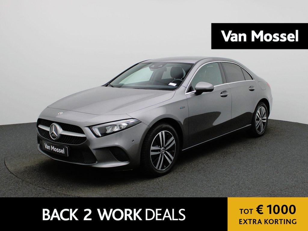 Mercedes-Benz A-klasse 250 e | Navigatie | Camera | LED Koplampen | Half Lederen Bekleding | Privacy Glass | Lichtmetalen Velgen |