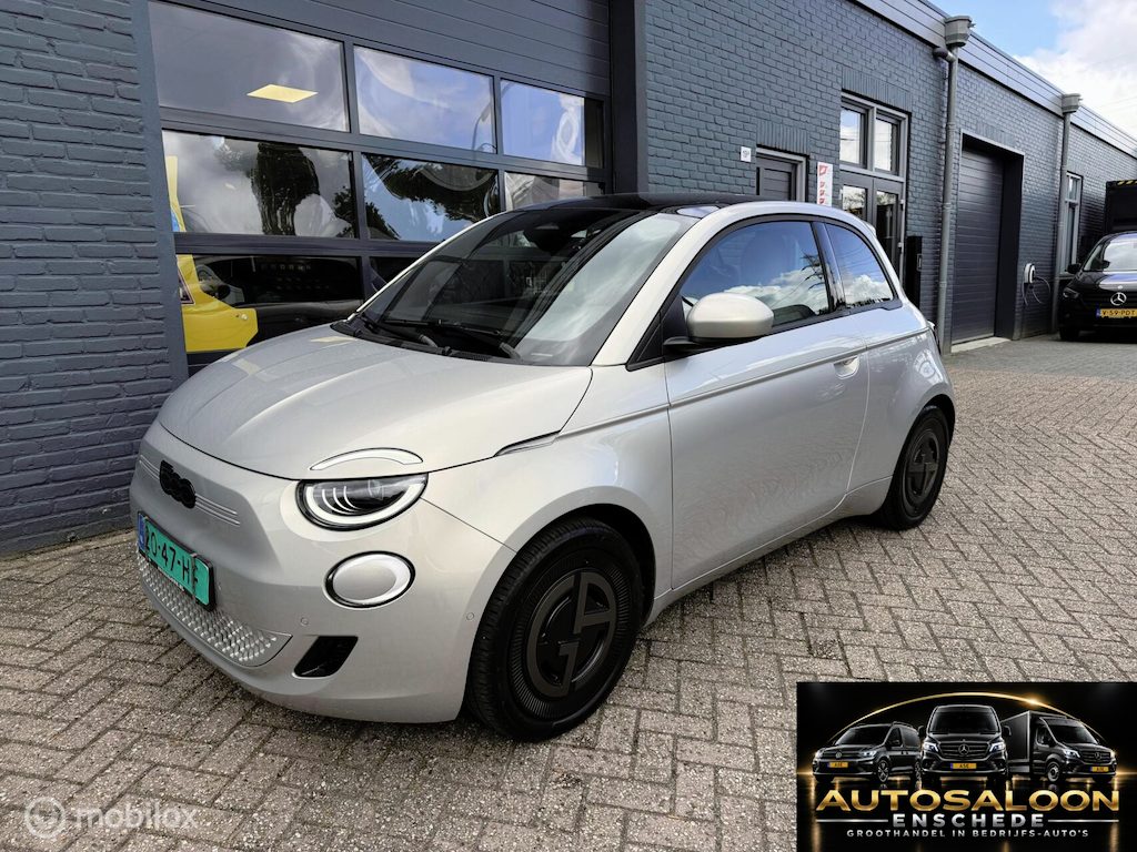 Fiat 500e Giorgio Armani 42 kWh 118 PK Airco Navi Pano Leder