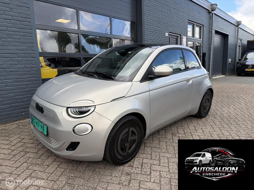 Fiat 500e Giorgio Armani 42 kWh 118 PK Airco Navi Pano Leder