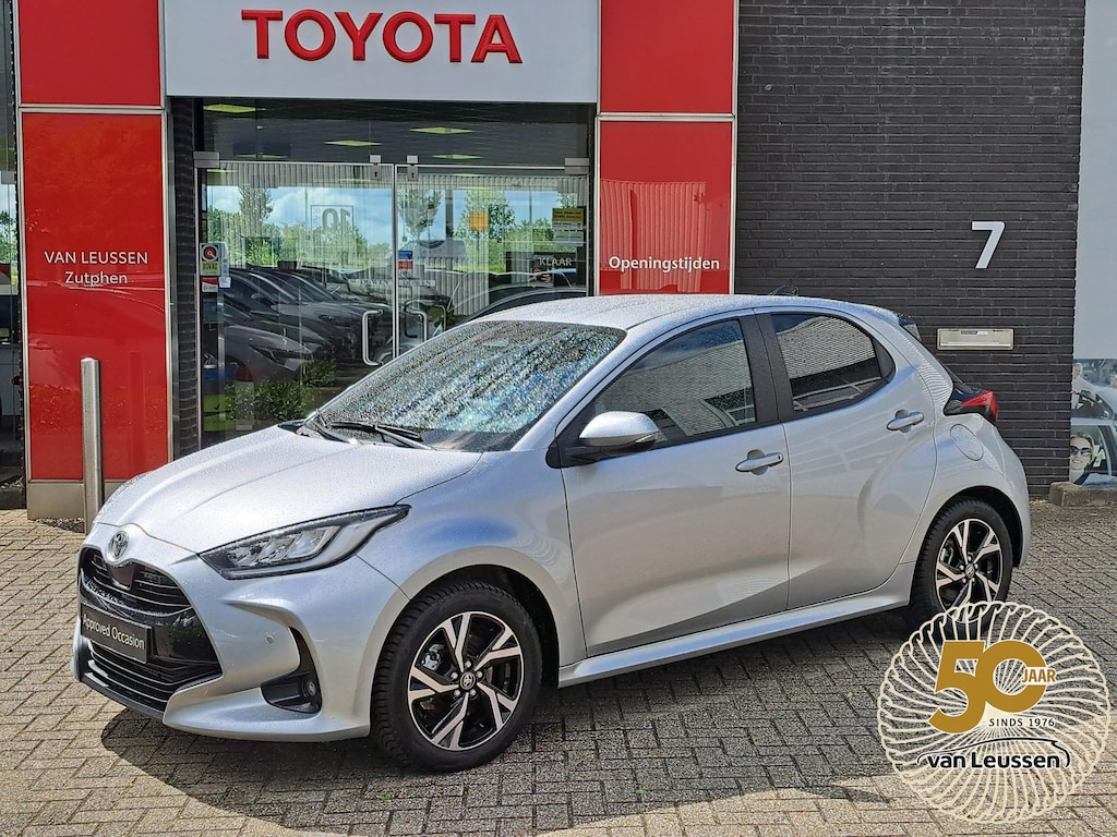 Toyota Yaris 1.5 Hybrid 115 DYNAMIC STOEL/STUURVERW BLIND SPOT PARK-SENSOREN NAVI 16'' LM-VELGEN KEYLESS CAMERA APPLE/ANDROID AD-CRUISE CLIMA LED