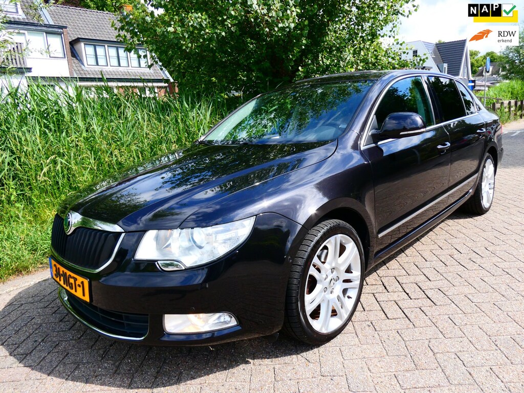 Skoda Superb 1.8 TSI Elegance 161pk Leder Navi Schuifdak Xenon Trekhaak