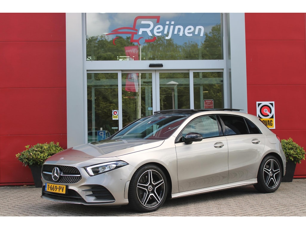 Mercedes-Benz A-klasse 220 190PK AUTOMAAT BUSINESS SOLUTION AMG | PANORAMA SCHUIF/KANTEL DAK | SFEER VERLICHTING VOOR + ACHTER | STOEL VERWARMING OP BEIDE VOORSTOELEN | MULTIBEAM LED KOPLAMPEN | ACHTERUITRIJ CAMERA | APPLE CARPLAY/ANDROID AUTO | NAVIGATIE | CRUISE CONTROL | NIGHT PAKKET | VERKEERSLICHTEN WEERGAVE | 17" LICHTMETALEN VELGEN AMG | HEMELBEKLEDING ZWART | MBUX MULTIMEDIA SYSTEEM | SPORTSTOELEN | PARKEERSENSOREN VOOR + ACHTER | DRAADLOZE TELEFOONLADER |