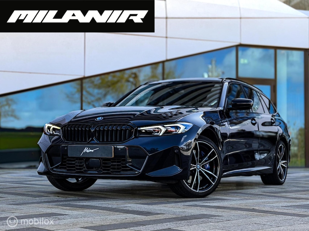 BMW 3-Serie Touring 330e Xdrive M Sport |Pano|Carbon|HUD|H&K