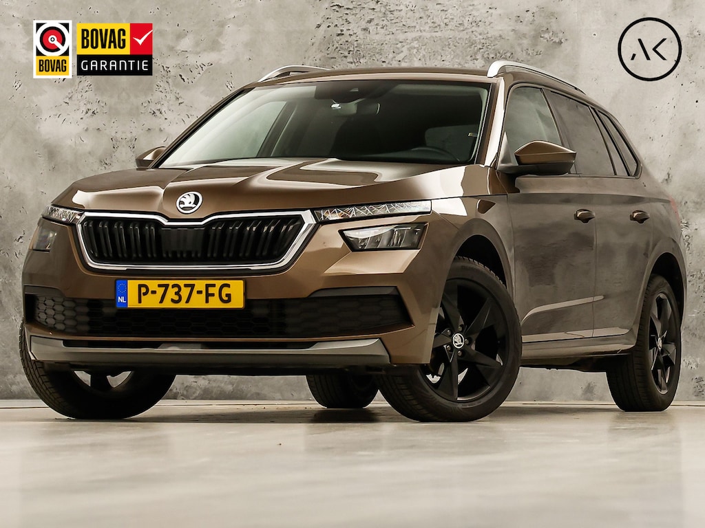 Skoda Kamiq 1.0 TSI Ambition Sport Automaat (APPLE CARPLAY, GROOT NAVI, CLIMATE, GETINT GLAS, STOELVERWARMING, SPORTSTOELEN, PARKEERSENSOREN, GETINT GLAS, NIEUWSTAAT)