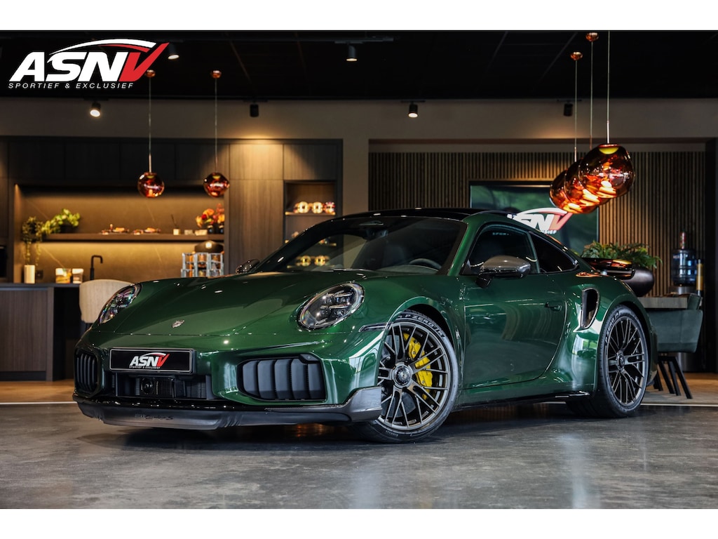 Porsche 911 992.2 Coupé 3.6 Turbo S, 711 PK, *ON/STOCK*, Sport/Design/Carbon, OAK/Green, Lift, Burmester, Turbonite/Zwart, NEW!!