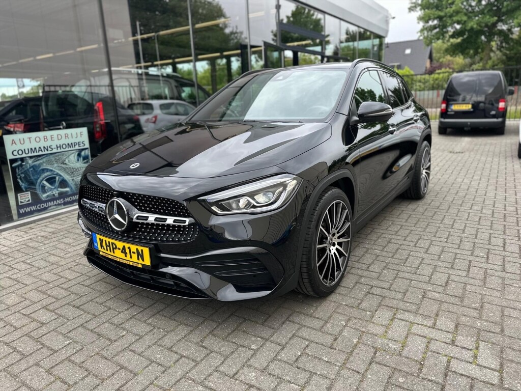 Mercedes-Benz GLA 200 163pk 7G-DCT AMG Line ,20 inch,memory ,volle uitvoering