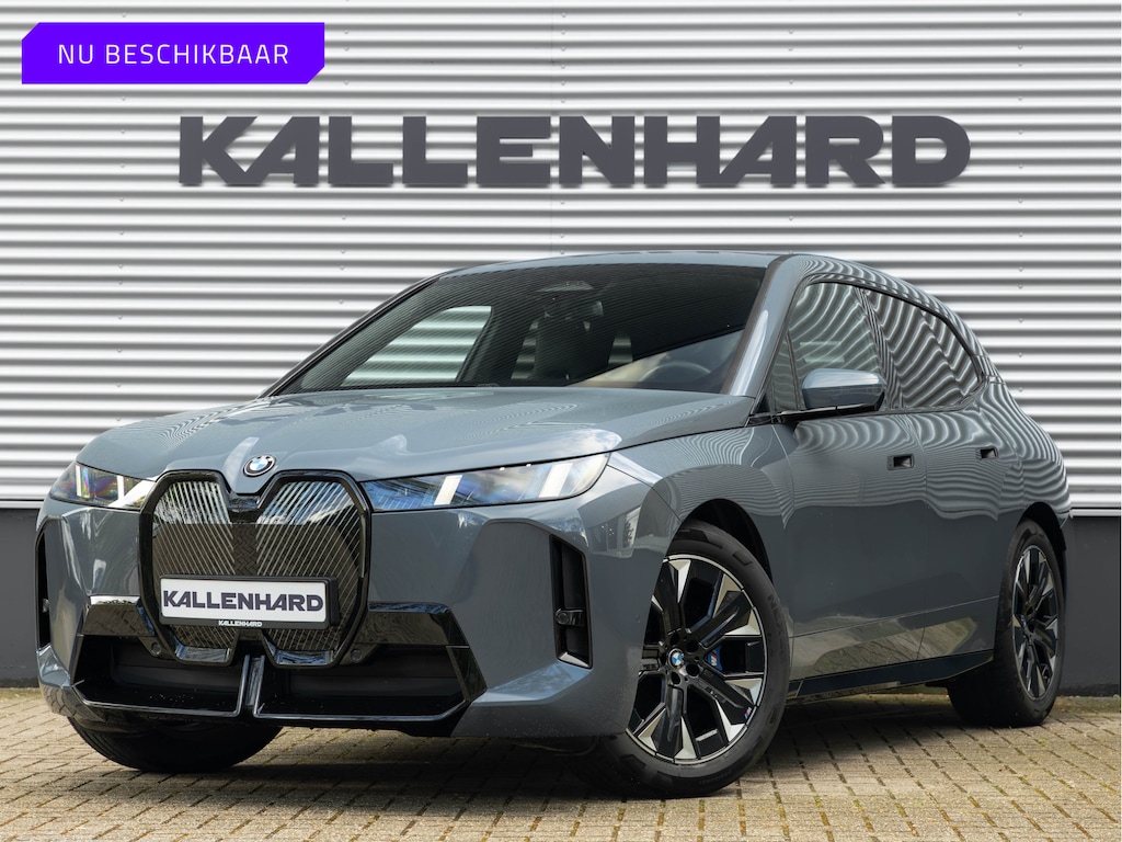 BMW iX xDrive60 112kWh - M-Sport - Trekhaak - ACC - M-Zetels - Head-up - Harman Kardon