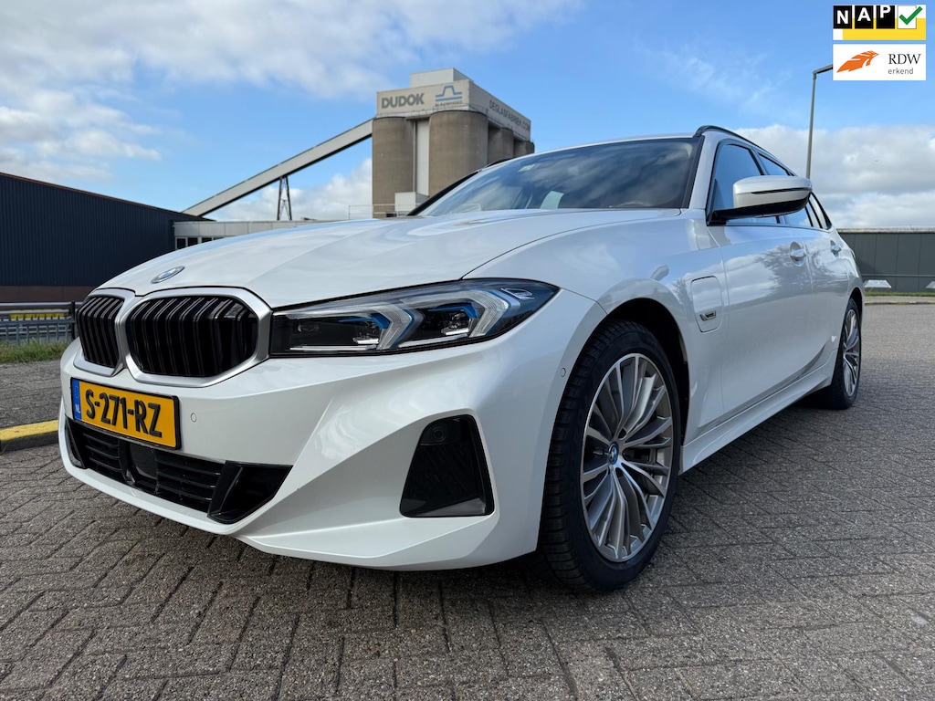 BMW 3-Serie Touring 330e_LEER_NAVI_NETTE_AUTO!