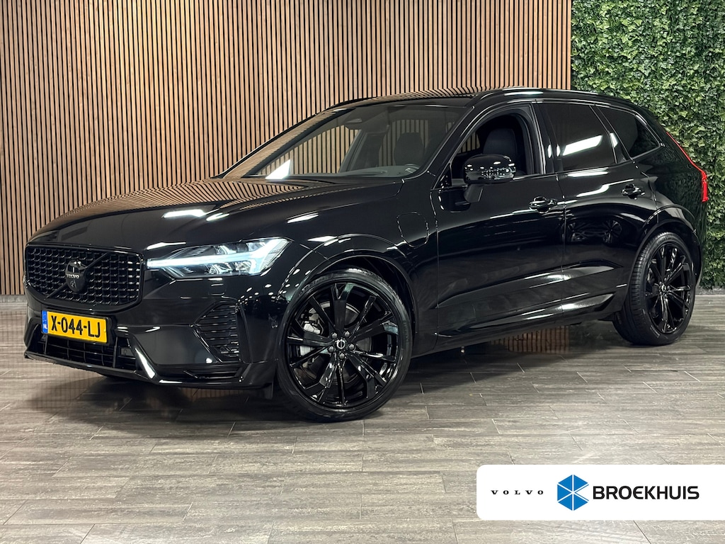 Volvo XC60 T8 AWD Recharge Ultra Black Edition | Luchtvering | Trekhaak | 360° Camera | 455pk | Head-Up Display | Adaptieve Cruise Control | Stoelverwarming voor+achter | Stuurwielverwarming | Schuifdak | Full LED Meesturende koplampen | Pilot Assist | BLIS Dode Hoek Detectie | Elektrische voorstoelen geheugen | R-Design Contour stoelen met wit stiksel en bies | Zitting verlenging voorstoelen | Lederen dashboard | 21 Inch | Google Infotainment | Keyless Drive | Elektrisch bedienbare achterklep | DAB Radio | Apple Carplay/Android Auto | Alarm Klasse III | Draadloos telefoon opladen | Volvo On Call met mobiele App functie | Onyx Black Metallic |