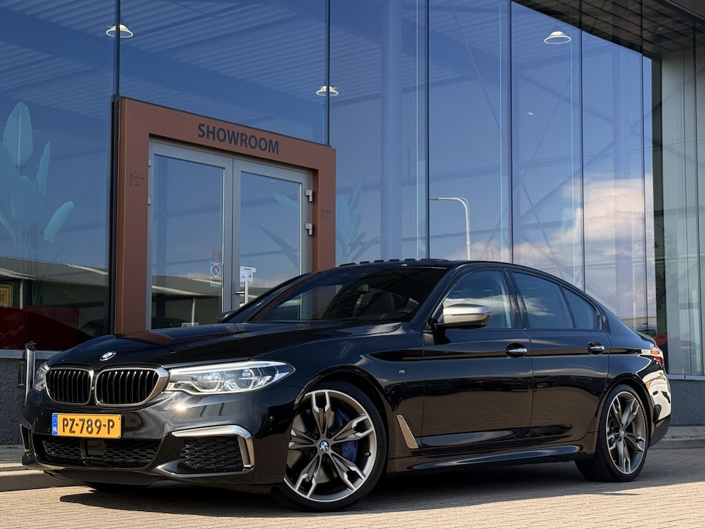 BMW 5-Serie M550i xDrive High Executive | 4WS | Soft-Close | Pano | B&W | Massage | Memory | Rear Entertainment Screens |