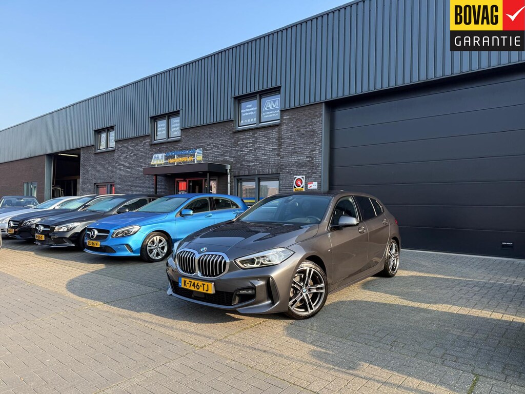 BMW 1-Serie 116d Executive | 1E EIGENAAR | 3/6/12MND GARANTIE | AUTOMAAT | LED | CARPLAY | SFEERVERLICHTING | CRUISE | AIRCO |