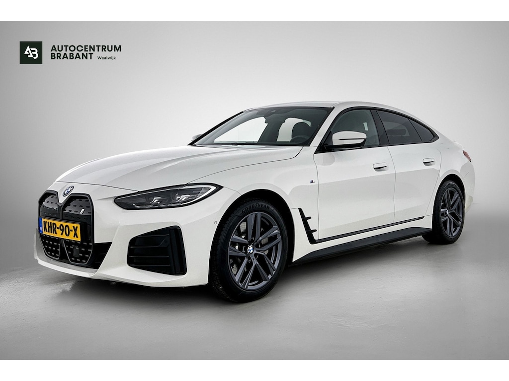 BMW i4 EDrive35 70 kWh M-sportpakket SoH 93,46%(1e Eig, Dealer OndH, Navi Pro, Camera, Carplay, Addapt Cruise, StoelV, PDC V+A,Etc