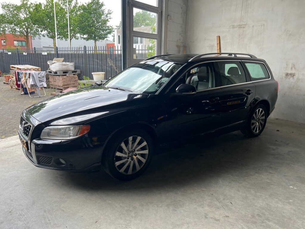 Volvo V70 2.0 D3 LIM. EDITION Prachtig leder!!unieke auto