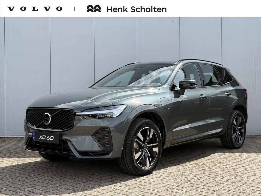 Volvo XC60 T6 Plug-in hybrid AWD Plus Dark | Forest Lake Metallic | Navy Herringbone bekleding | Rondomzicht camera | Driver Assist Pack | Climate Pack | 19" Lichtmetalen velgen | Harman Kardon audio