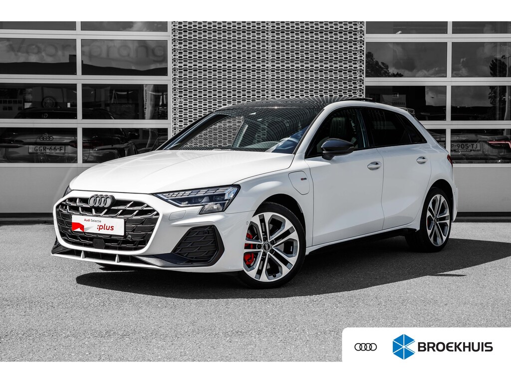 Audi A3 Sportback 45 TFSI e S edition Competition | Carbon Spoiler | Panoramadak | Stoelverwarming | Achteruitrijcamera |