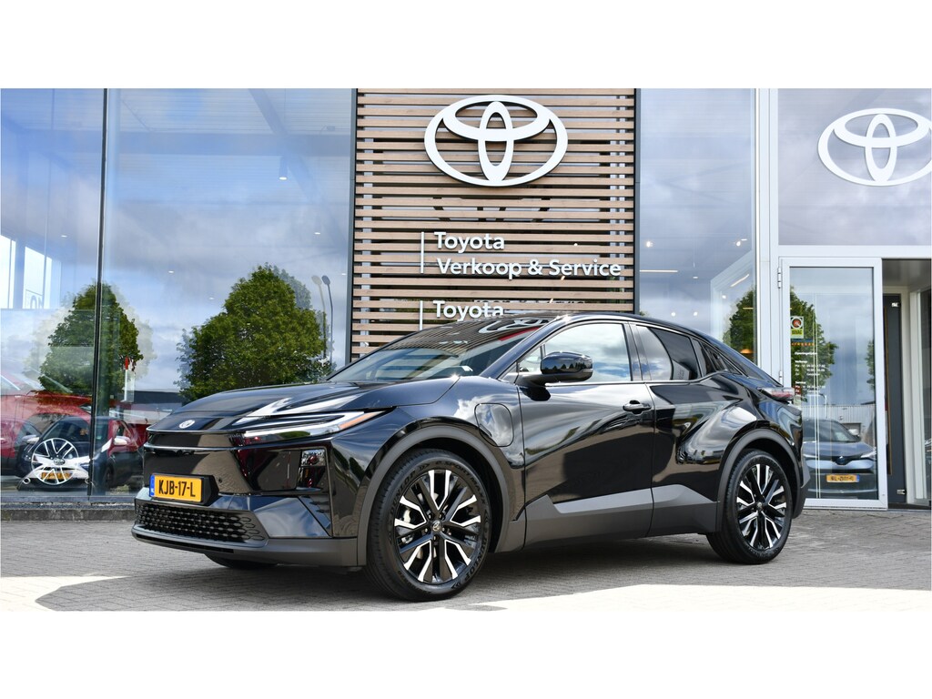 Toyota C-HR / C-HR+ First Edition 77 kWh automaat 224pk | 20" Lichtmetalen velgen | Elektrische kofferbak | Snel leverbaar |