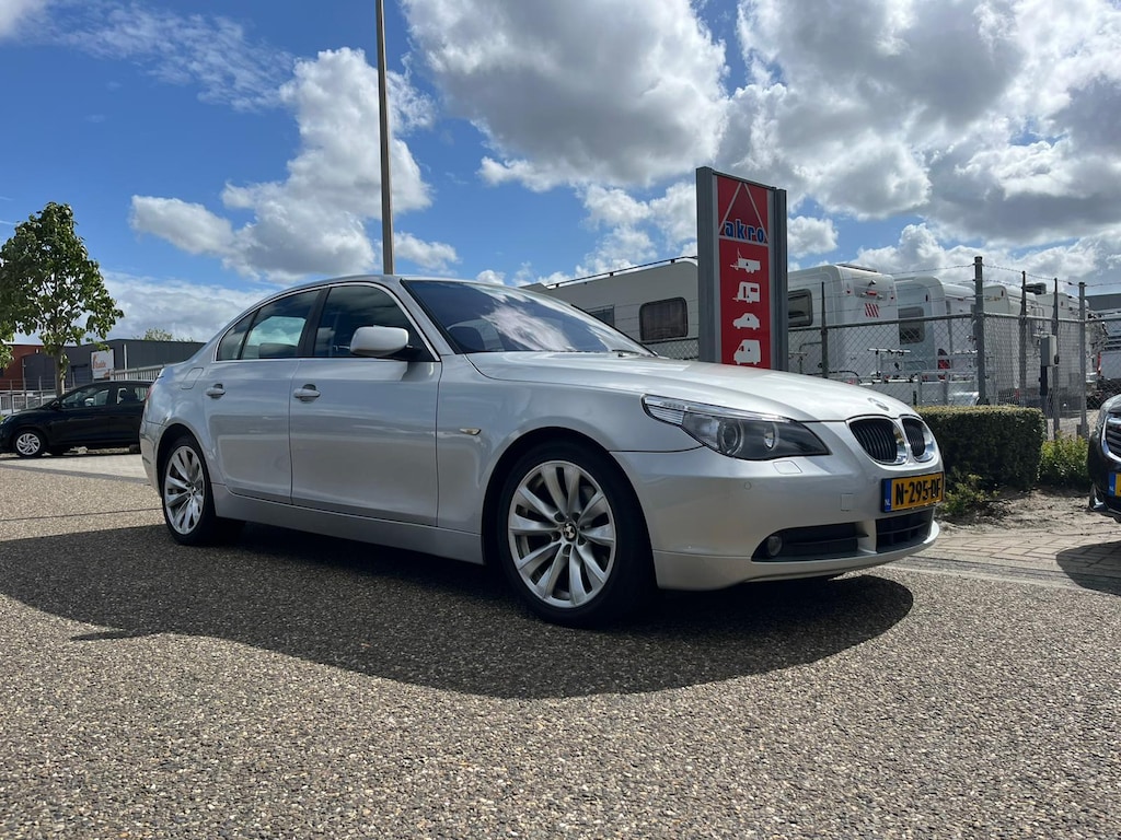 BMW 5-Serie 520i | Carplay | Elek. Schuif-/Kanteldak | Xenon | Cruise Control | Parkeersensoren voor/achter | Stoelverwarming