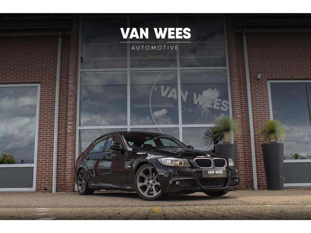 BMW 3-Serie 318i Business Line M-sport | M-pakket | NL auto | Facelift | Xenon | Cruise control | Navigatie Professional | Bluetooth | Climate control | M-sport stuur | Sportstoelen | PDC | 18 inch