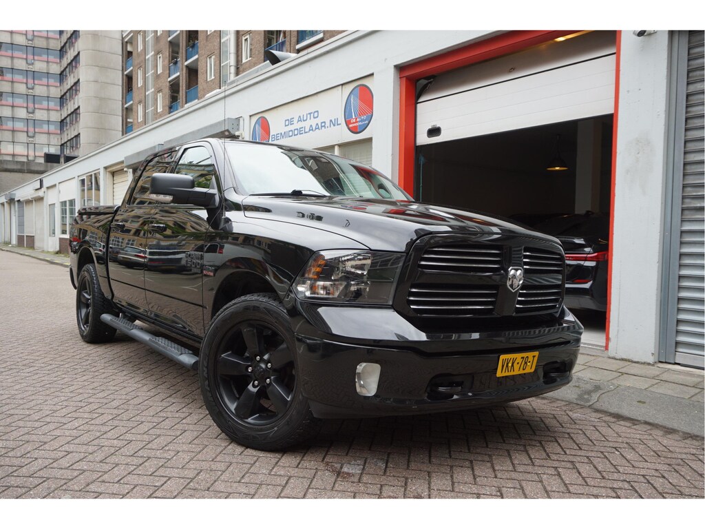Dodge Ram 1500 5.7 V8 HEMI 4WD | BLACK OPTIC | Classic | 300L LPG | APPLE CARPLAY | Stoel- stuurverwarming | Navigatie | Pano-dak |