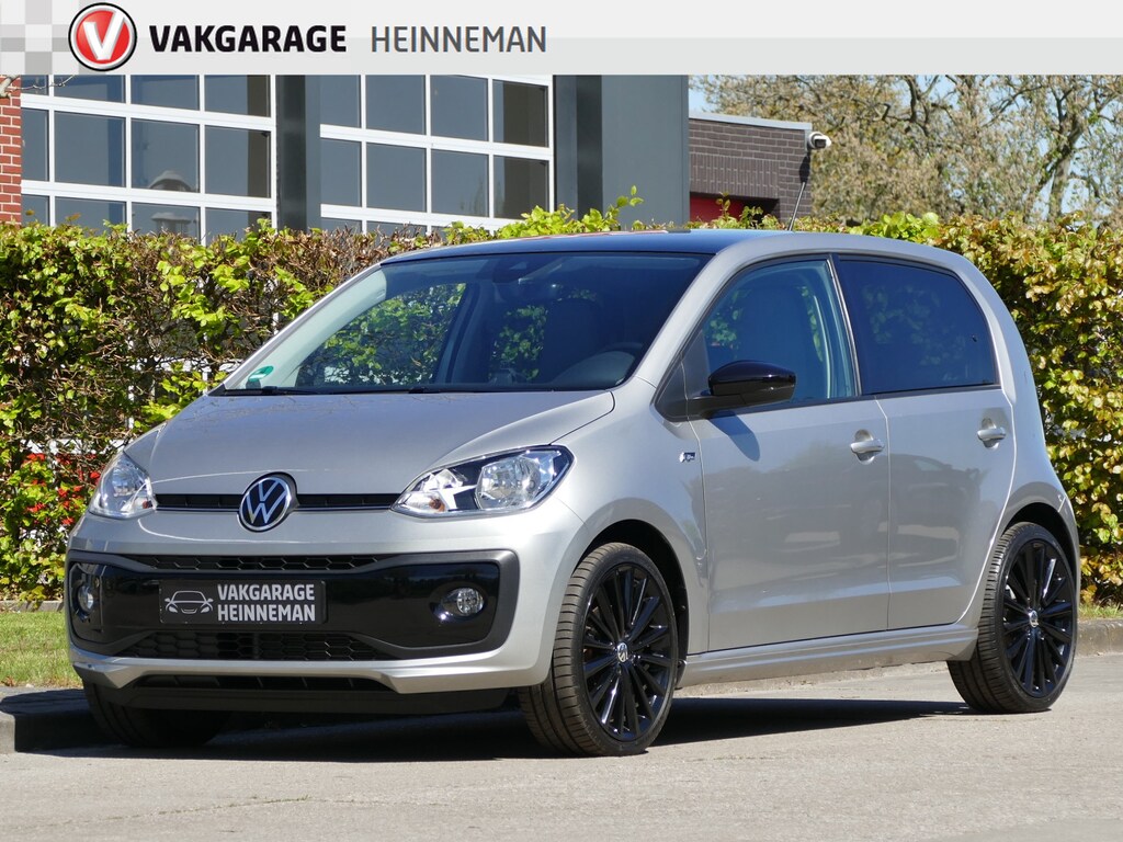 Volkswagen Up! 1.0 R-Line | cruise control | stoelverwarming | achteruitrijcamera | bluetooth