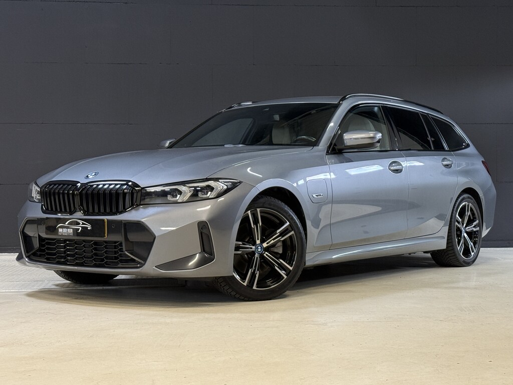BMW 3-Serie Touring 330e | M-pakket | Facelift | Lederen sportstoelen | Harman/Kardon | Sfeerverlichting | Full LED