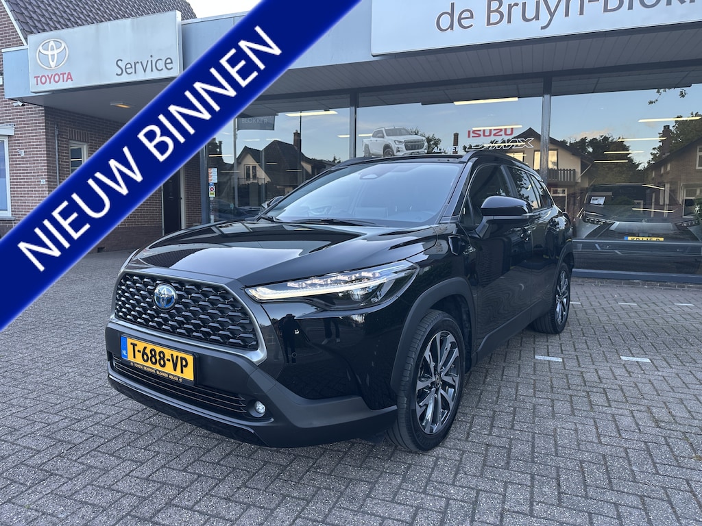 Toyota Corolla Cross 2.0 High Power Hybrid First Edition, origineel Nederlandse auto, 1e eigenaar, dealeronderhouden, trekhaak, parkeersensoren voor en achter, Apple Carplay, Android Auto, halflederen bekleding, stoelverwarming, Toyota 10 jaar garantie programma, Toyota pechh