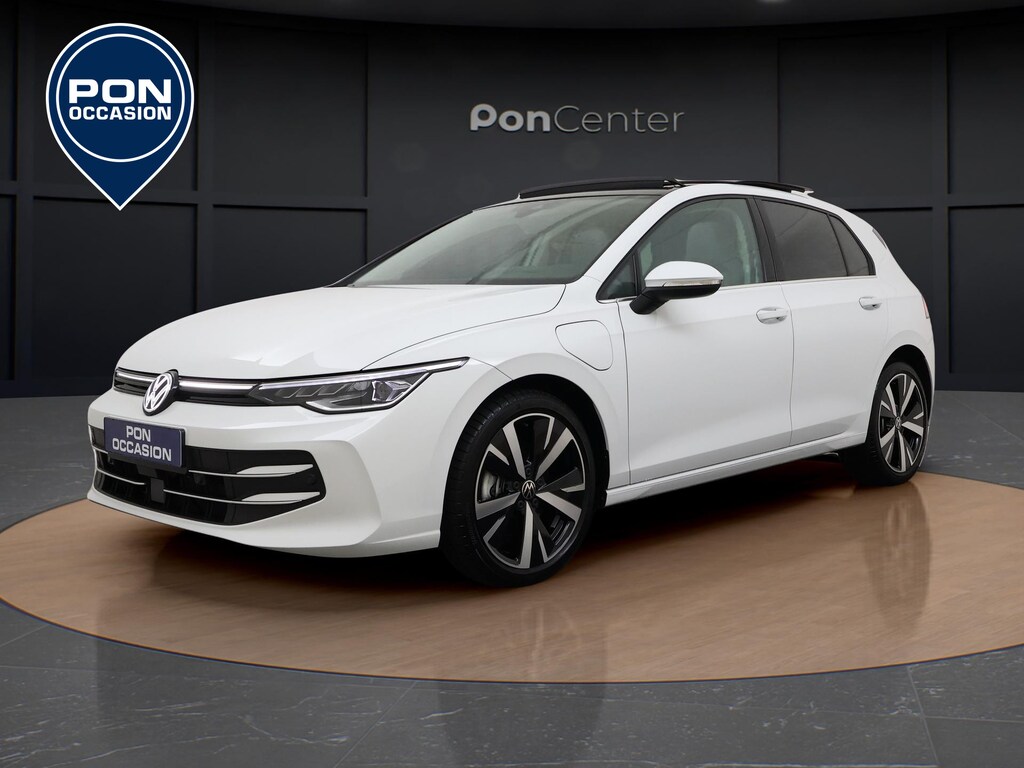 Volkswagen Golf 1.5 eHybrid Style | Pano Dak | Camera | ACC | Stuur-/Stoelverwarming | Spiegelpakket | Sportstoelen | Matrix LED |