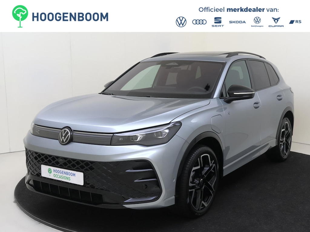 Volkswagen Tiguan 1.5 eHybrid R-Line Edition | SoH 98% | Panoramadak | Trekhaak | Lederen bekleding ‘Varenna’ | Harman/kardon | Adaptieve demping | Head-up display | Black style |