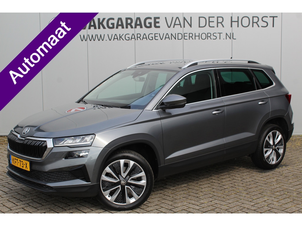 Skoda Karoq 1.5-150pk 'Selection' DSG-AUTOMAAT ! Fijne comfortabele hoogzitter, slechts 11.000km, trekgew. 1.500kg ! Aut. airco, Stuur- en stoelverwarm., Adapt. Cruise Cntrl, Climate Cntrl, Keyless entry/keyless go, Navigatie by Apple CarPlay/Android auto etc.