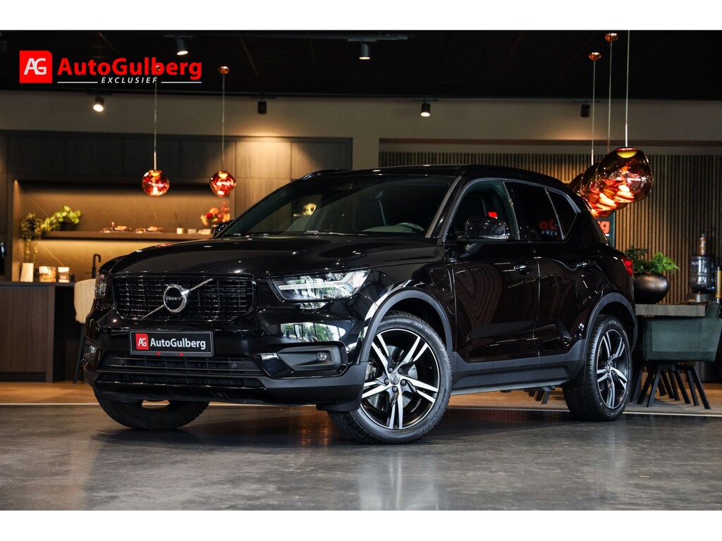 Volvo XC40 1.5 T5 Recharge R-Design 262PK Black Sportstoelen, Panorama dak, Memory, Camera, Senses Connect met High Performance Sound by Harman-Kardon, Intelisafe Pro/ Winter/ Ambiente/ Laadruimte/ Licht/ Park Pack, Voorruit verwarming, Lmv