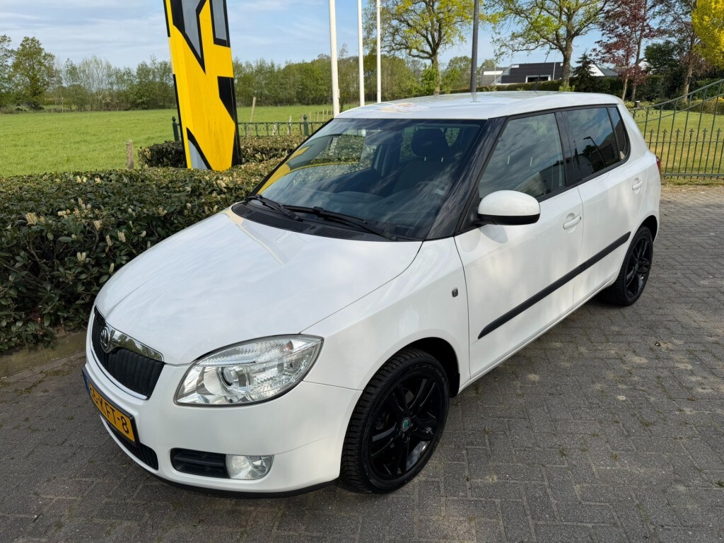 Skoda Fabia 1.6-16V Dynamic Aut6 ECC / Cruise / PDC