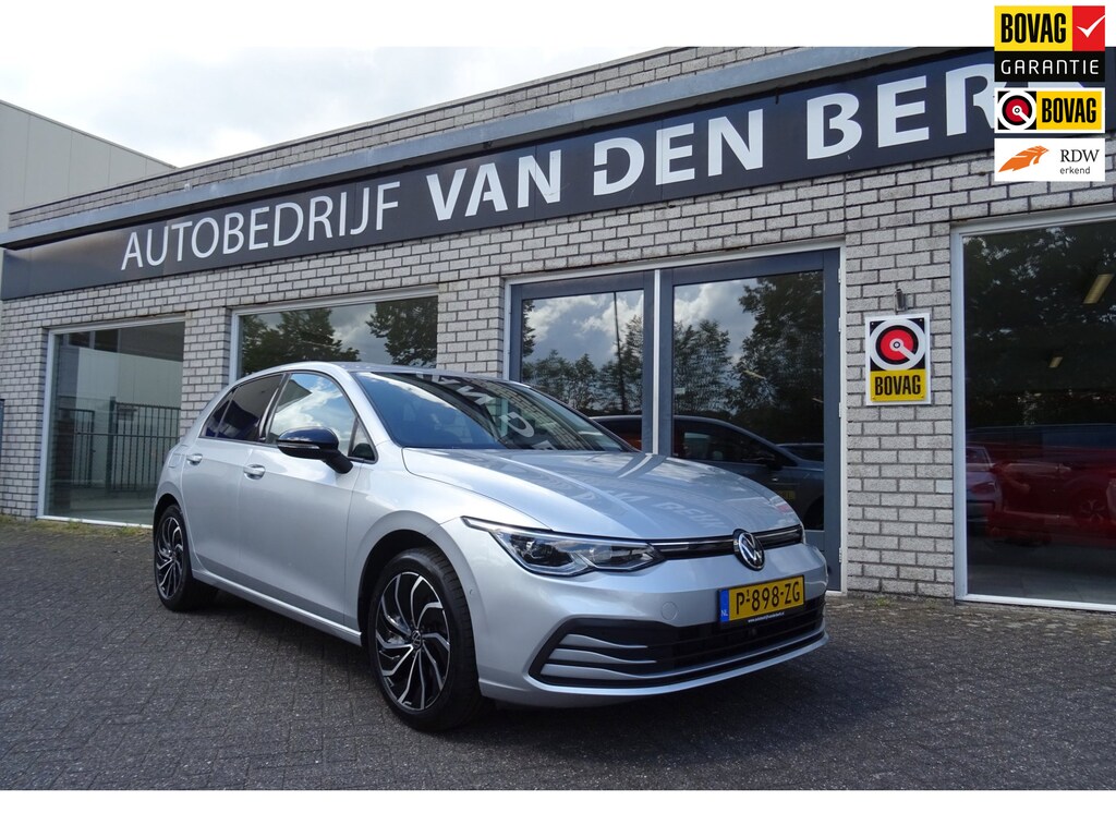 Volkswagen Golf 1.5 eTSI Life Business