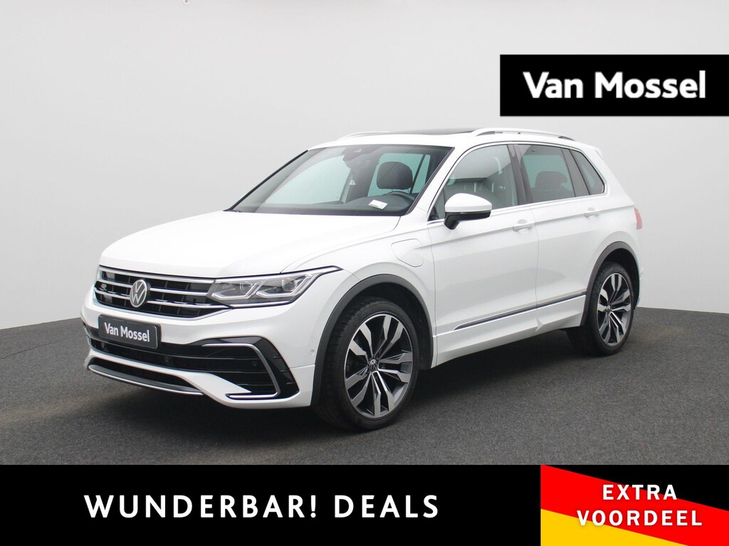 Volkswagen Tiguan 1.4 TSI eHybrid R-Line Business+ 245 PK| Panoramadak | Trekhaak | LED Matrix | Dodehoek Detectie | Navigatie | Stoelverwarming | Achteruitrijcamera | Stuurwielverwarming | Dynamic Chassis Control