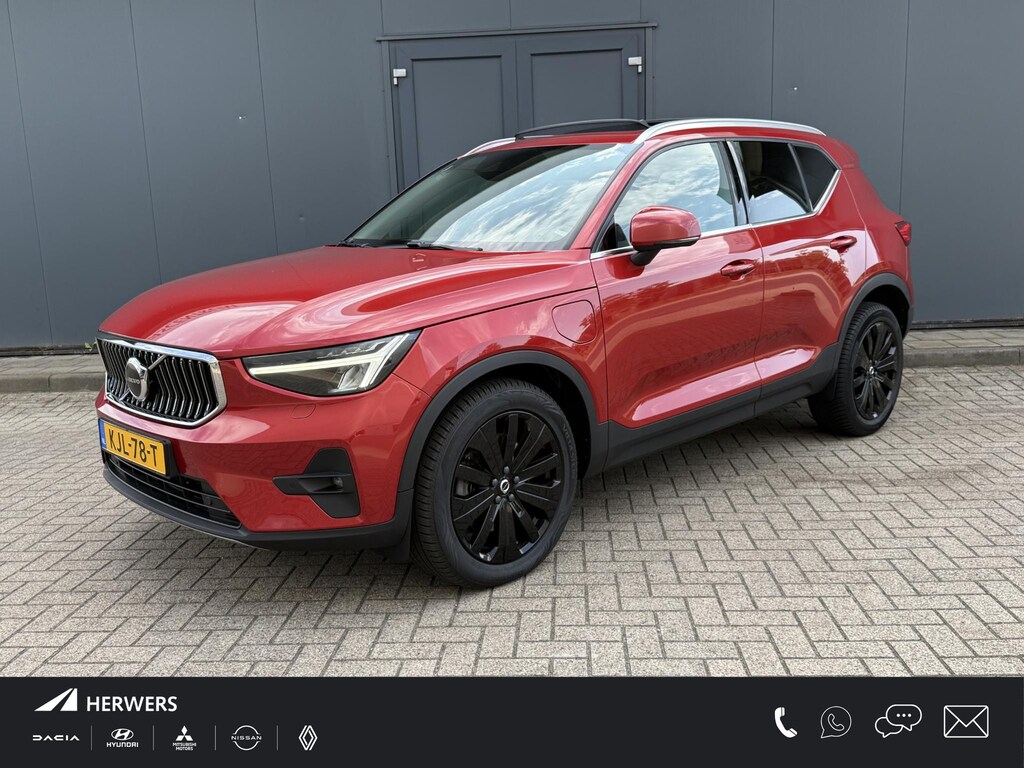 Volvo XC40 1.5 T4 Plug-in hybrid Ultimate Bright / Dealer onderhouden / All season banden / Glazen schuif- en kanteldak / Trekgewicht 1800 kg / Stuur- Stoel & Voorruitverwarming / Elektrische achterklep / Achteruitrijcamera / Harman/Kardon Audio Systeem /