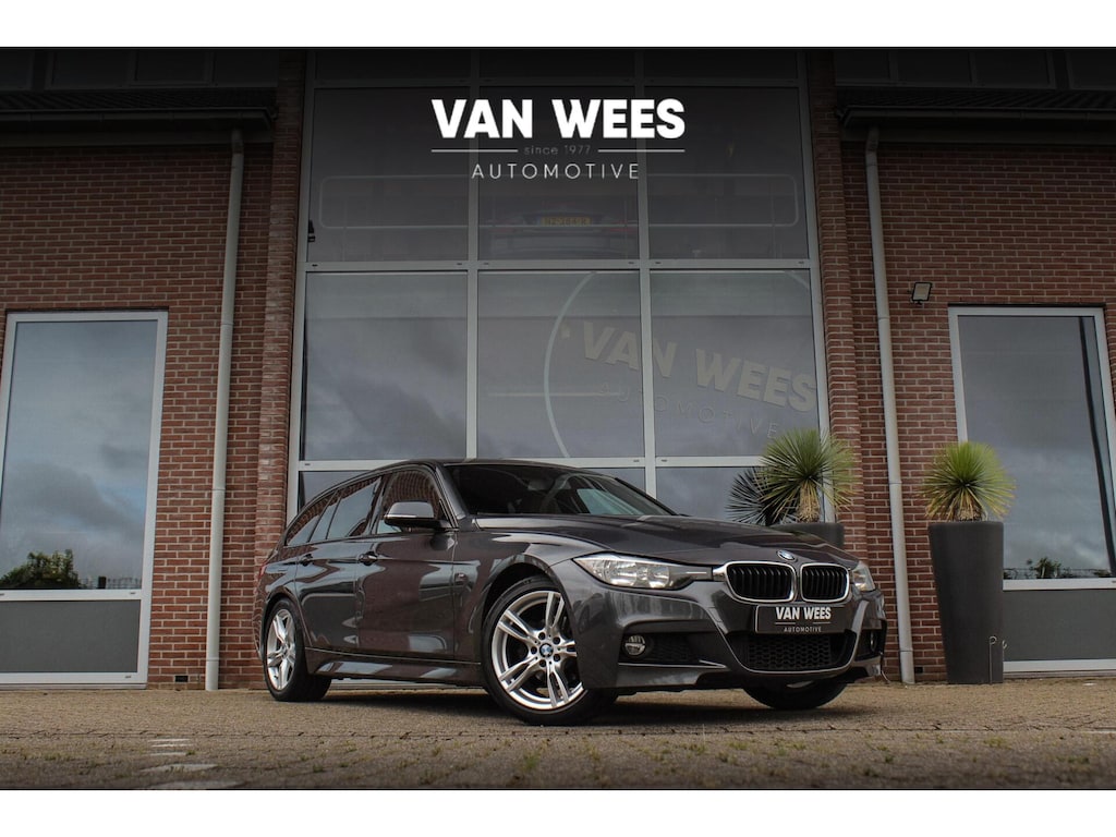 BMW 3-Serie Touring 318i Centennial Executive M-sport | 2e eigenaar | HiFi audio | Navigatie | Bluetooth | Climate control | M-sportstuur | Cruise control | PDC | 18 inch | Trekhaak