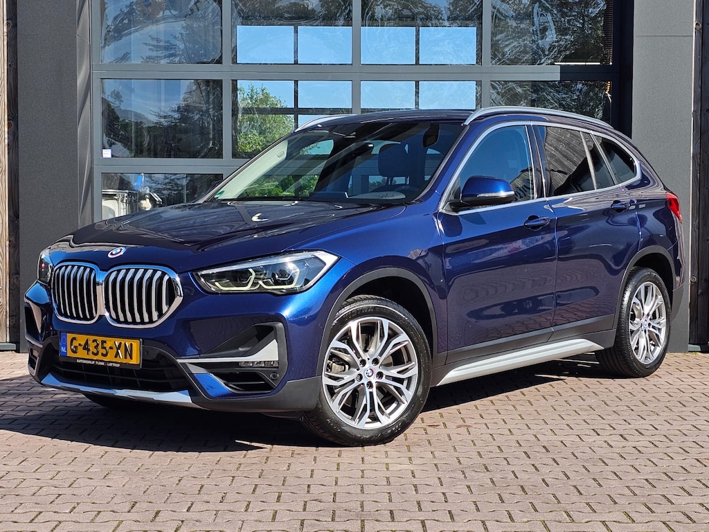 BMW X1 sDrive20i VDL Nedcar Edition | LED | Trekhaak | Leder | Stoelverwarming | Camera | Elek. achterklep |