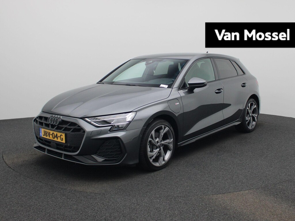Audi A3 Sportback 40 TFSI e S edition 204 PK | Adaptive cruise control | Navigatie | Sonos | Climate control | Achteruitrijcamera | Head-up display | Stoelverwarming | Optiekpakket zwart plus | Ledkoplampen | Lichtmetalen wielen