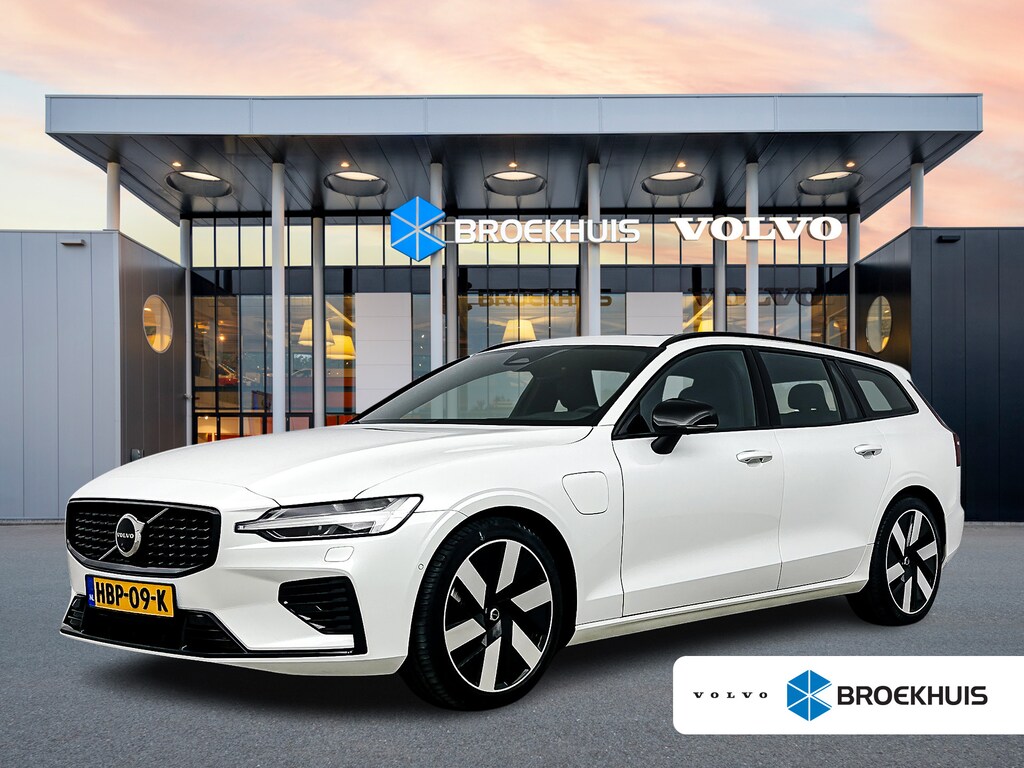 Volvo V60 T6 Recharge Ultra Dark | 19" | Sportstoelen | Trekhaak | Panoramadak | 360 Camera | Head-up | Harman Kardon | Elektr. verst. Stoelen | Full LED | Adaptieve Crusie | BLIS