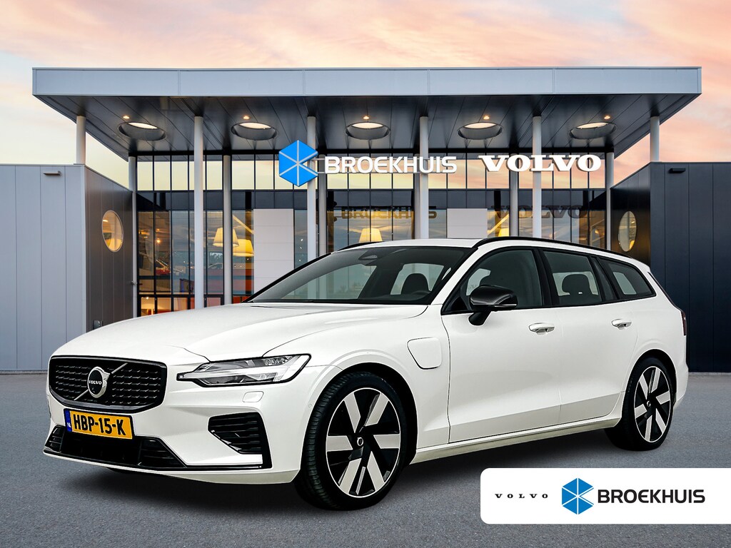 Volvo V60 T6 Recharge Ultra Dark | 19" | Sportstoelen | Trekhaak | Panoramadak | 360 Camera | Harman Kardon | Head-Up | Elektr. verst. Stoelen | Full LED | Adaptieve Cruise | BLIS