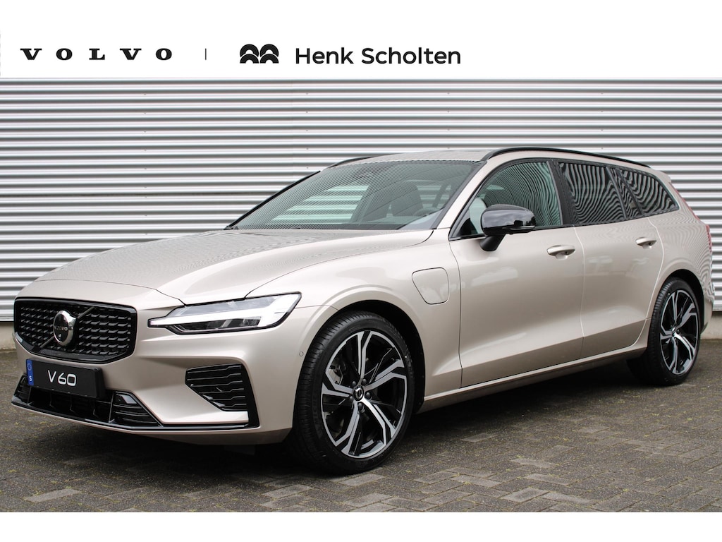 Volvo V60 2.0 T6 Plug-in hybrid AWD Plus Dark | Nappa leder / Open Grid Textiel Bekleding Met Contourstoelen | 19' 5-Triplespaaks Glossy Black Diamond Cut | Harman/Kardon audio installatie|  Verwarmbare Voor + Achterstoelen | Stuurwielverwarming | Panoramadak | Head-up Display | Visual Park Assist |