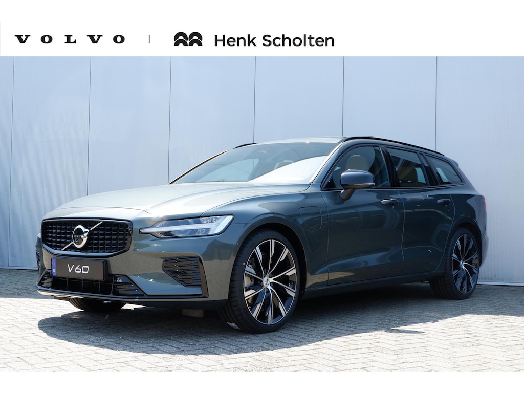 Volvo V60 2.0 T6 Plug-in hybrid AWD Plus Dark Nappa Leder met ventilatie | 20 inch Lichtmetalen velgen | Head-up Display | Harman Kardon audio | Panoramadak | 360 graden camera | Alarm klasse 3 | Bagageruimtemat | Adaptieve Cruise Control | BLIS Dodehoekdetectie