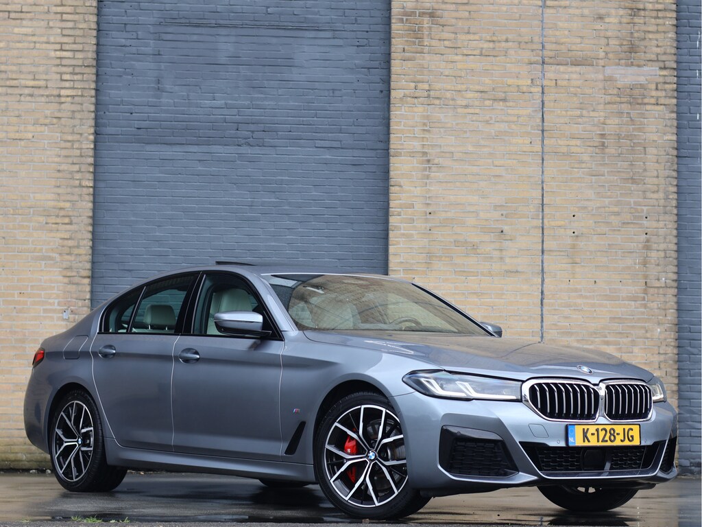 BMW 5-Serie 530e High Executive M Sport Schuifdak | HUD | Massage | ACC | Comfortstoelen | Haak