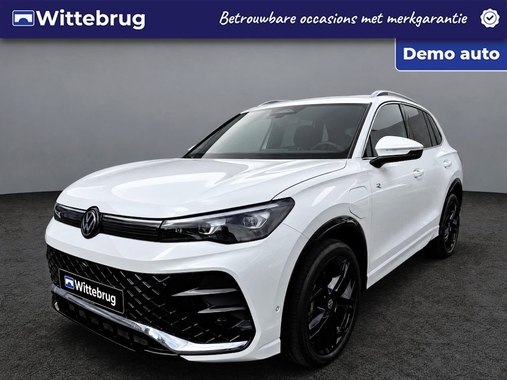 Volkswagen Tiguan 1.5 eHybrid R-Line Edition DSG Automaat Trekhaak inklapbaar / 20" York velgen /  Assistance + Comfort + Design pakket Rijdende demonstratieauto, bezichtigen op afspraak / Fabrieksgarantie tot 05-2030