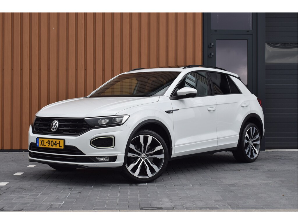 Volkswagen T-Roc 1.5 TSI 150pk DSG R-line Black style Pano | Trekhaak | Beats | 19"