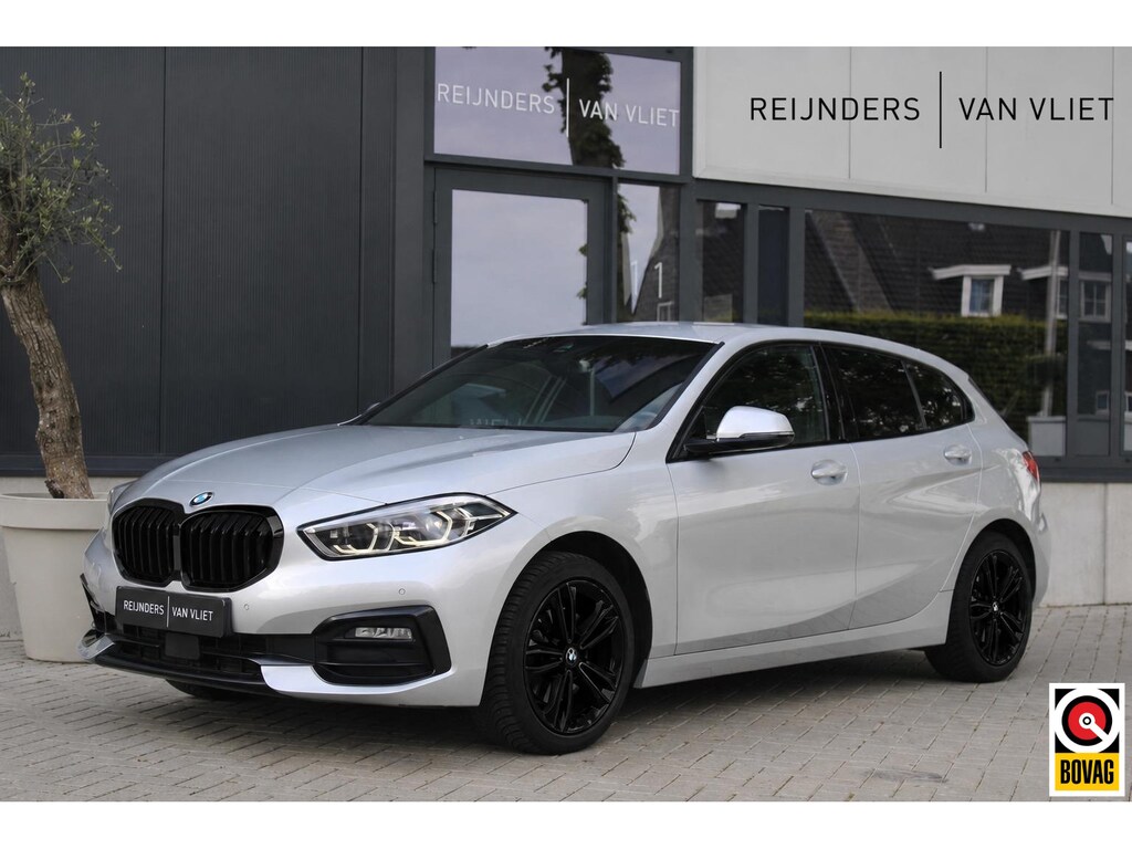 BMW 1-Serie 118i High Executive | Sport Line | Black Pack | Stuur & Stoelen Verw. | Comfort Pack | CarPlay |