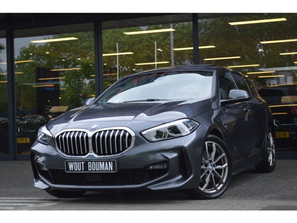 BMW 1-Serie 118i M-Sport Led Panorama CarPlay Pdc