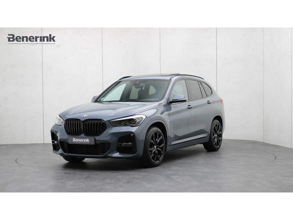 BMW X1 sDrive18i M-Sport | Head-up | Panoramadak | Trekhaak | Driving Assistant Plus | Achteruitrijcamera
